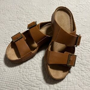 Clark’s leather buckle sandals 7.5.